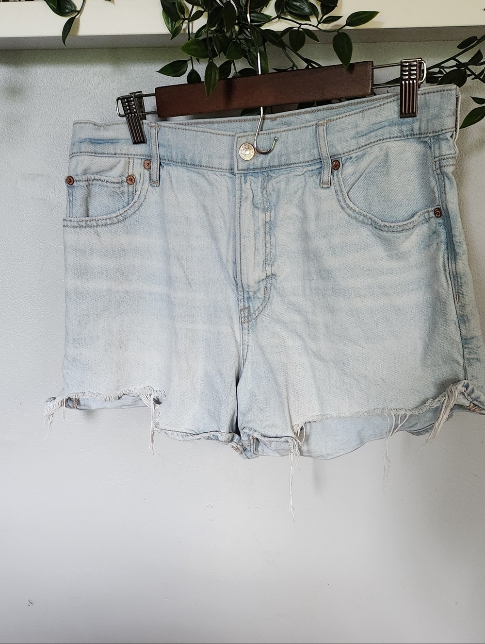 American Eagle Jean Shorts - Light-Wash Frayed